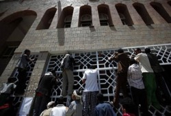 اليمن تواصل التصعيد الثوري لإسقاط الديكتاتور