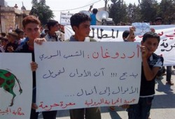 سوريا.. استشهاد 13 في جمعة "الحماية الدولية"