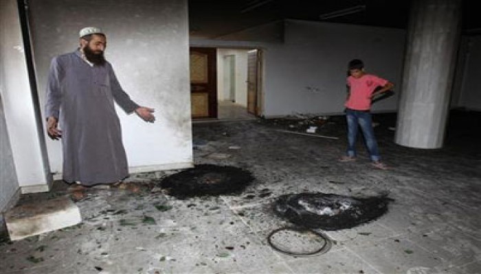 متطرفون صهاينة يحرقون مسجدًا بنابلس