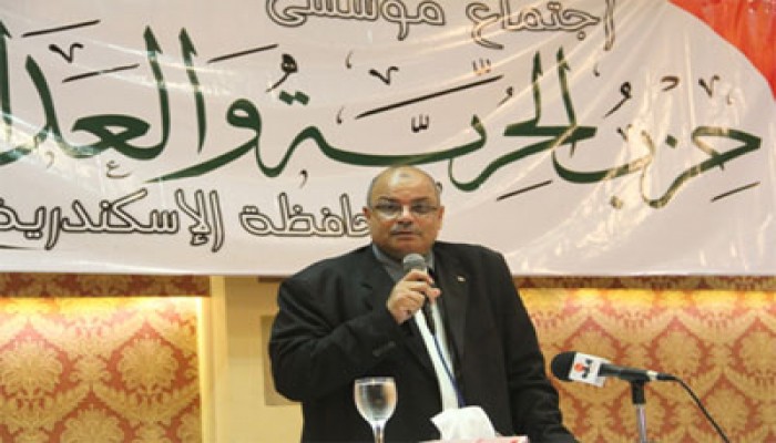 "البرلمانيون الإسلاميون": محاكمة مبارك خطوة نحو مطالب الثورة