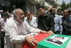 دير شبيجل: الموساد وراء اغتيال عالم نووي إيراني