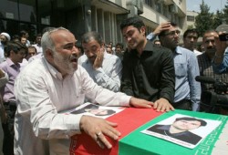 دير شبيجل: الموساد وراء اغتيال عالم نووي إيراني