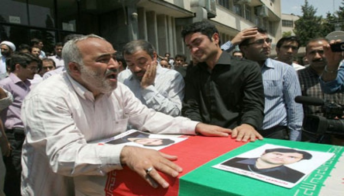 دير شبيجل: الموساد وراء اغتيال عالم نووي إيراني