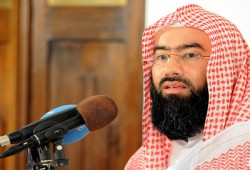 سواسية يستنكر إيقاف العوضي عن الخطابة لانتقاده النظام السوري