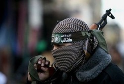 استشهاد قسامي بغزة واعتقال 16 في الضفة