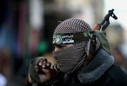 استشهاد قسامي بغزة واعتقال 16 في الضفة