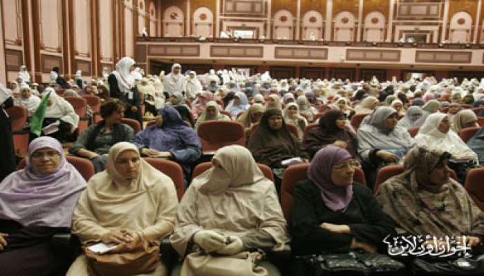 العمل السياسي للأخوات.. لا قيد إلا الشرع