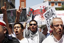 مستقلون يجتمعون بدمشق وفرنسا تهاجم الأسد
