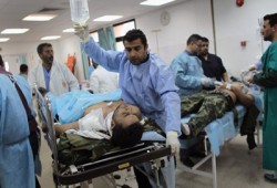 القذافي يهدد باستخدام دروع بشرية لحماية كرسيه