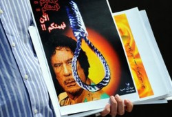 مذكرة اعتقال دولية للقذافي ونجله