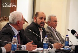 وفد حماس يصل القاهرة لبحث تشكيل الحكومة مع فتح