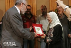 المرشد العام وعمال الإخوان يكرمون رموز اليسار المصري