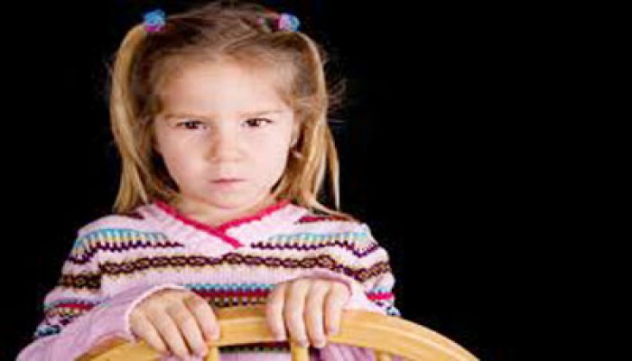 طفلتي عصبية ولا تهاب أحدًا