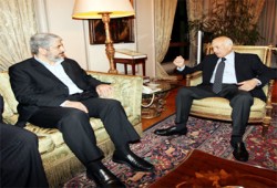 مشعل يبحث مع العربي سبل حماية المصالحة الفلسطينية