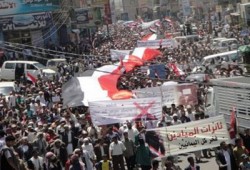 الرئيس اليمني يتمسك بالسلطة والثوار يدعون لعصيان مدني