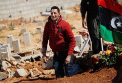 انتقادات حقوقية لاستخدام قنابل عنقودية ضد ثوار ليبيا