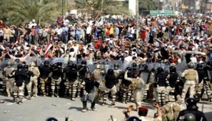 آلاف المتظاهرين العراقيين يطالبون برحيل الاحتلال وحكومته