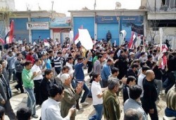 سوريا على طريق مصر وتونس.. والأسد يرفع بندقية القذافي