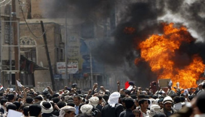 ثوار اليمن يرفضون عرض صالح للتنحي في 2012م