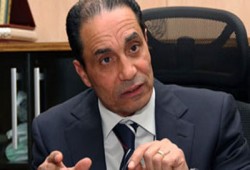 بلاغ يتهم عميد "إعلام" بالاعتداء على الطلاب المعتصمين