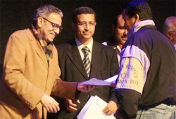 وزير الثقافة يكرِّم مصور (إخوان أون لاين)