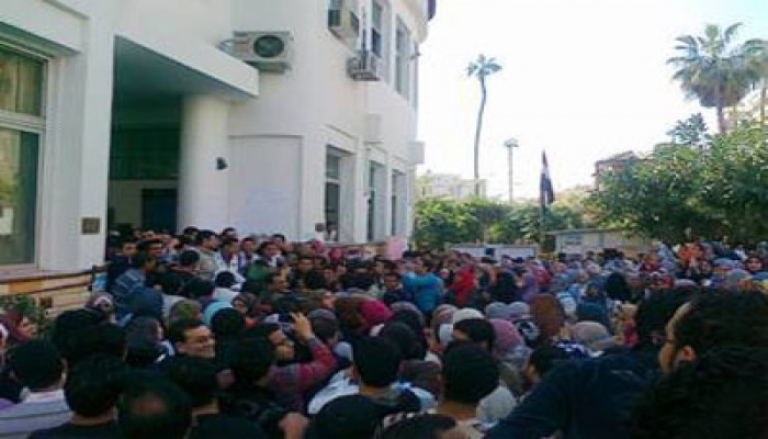 الطلاب يعلقون الاعتصامات المطالبة بتطهير الجامعات