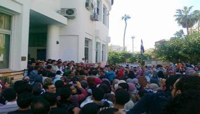 الطلاب يعلقون الاعتصامات المطالبة بتطهير الجامعات