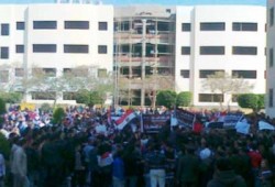 3 جامعات تحتفي بالثورة والشهداء