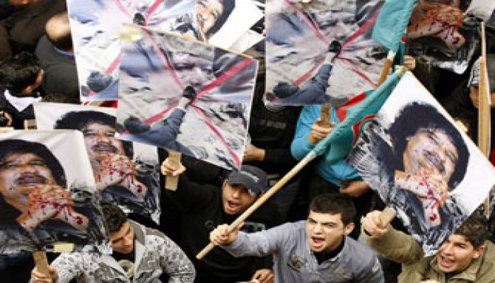 القذافي يشبِّه نفسه بالصهاينة والثوار بحماس