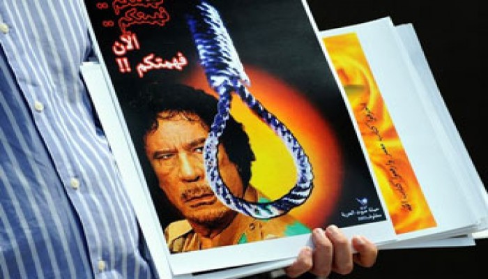 مذكرة توقيف لـ"الإنتربول" ضد القذافي