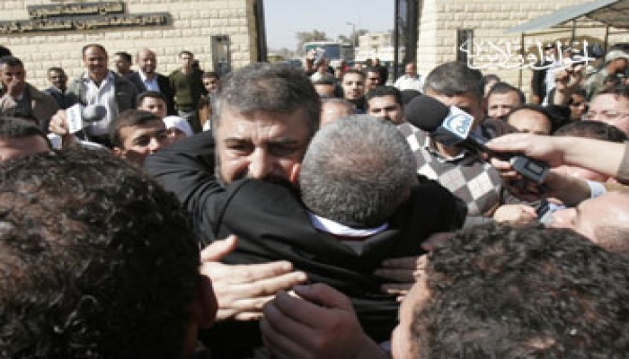 ترحيب سياسي وحقوقي بالإفراج عن الشاطر ومالك