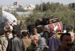 بريطانيا وفرنسا تشاركان في إجلاء المصريين من ليبيا