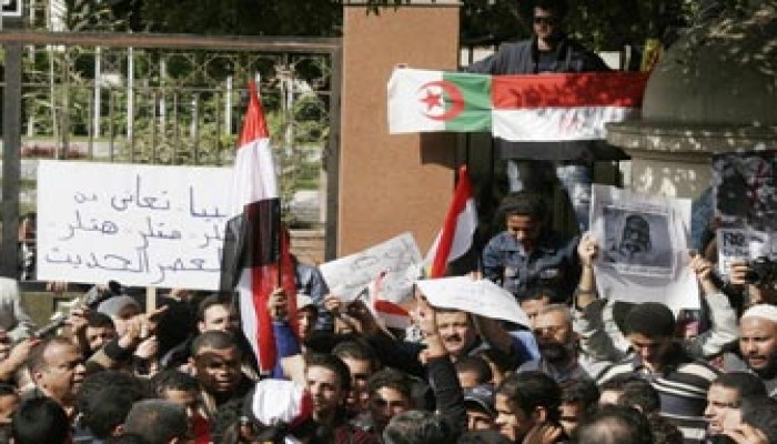الصحافة العالمية ترصد انهيار القذافي ولجانه