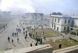 السفارة الليبية في ماليزيا تصف مواجهة القذافي المحتجِّين بالإجرامية