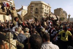 د. زكريا سليمان بيومي يكتب: إلى ثوارنا الشرفاء.. إياكم ونسيان دماء الشهداء