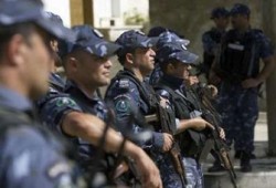 13 معتقلاً بسجون عباس يضربون عن الطعام