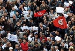 تواصل الثورة الشعبية في تونس ضد الحرس القديم