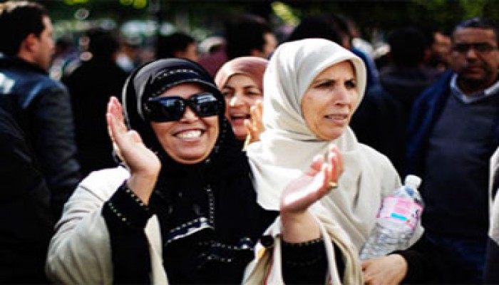"الجارديان": الإسلاميون يريدون الديمقراطية في تونس