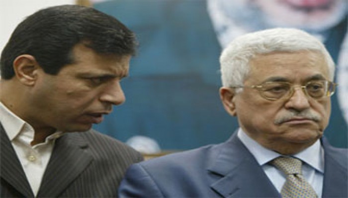 "دحلان" تحت "مقصلة" عباس.. الأسباب والخلفيات