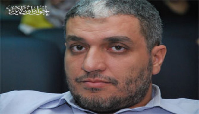 إني أرى الملك عاريًا