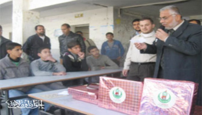 نواب خان يونس يحتفون بالفائزين في أنشطتها الطلابية