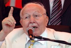 أربكان: وظيفة المسلمين تخليص العالم من الظلم