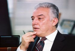 قيادة أمنية تعرض مستندات خطيرة للإطاحة بوزير البترول!!