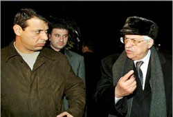 "أمن مستورَد" لحماية عباس من هجمات دحلان!