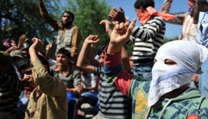 مئات الكشميريين يتظاهرون ضد الاحتلال الهندي