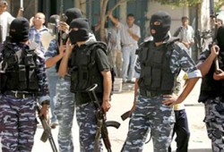 حماس هدفُ السلطة والاحتلال معًا