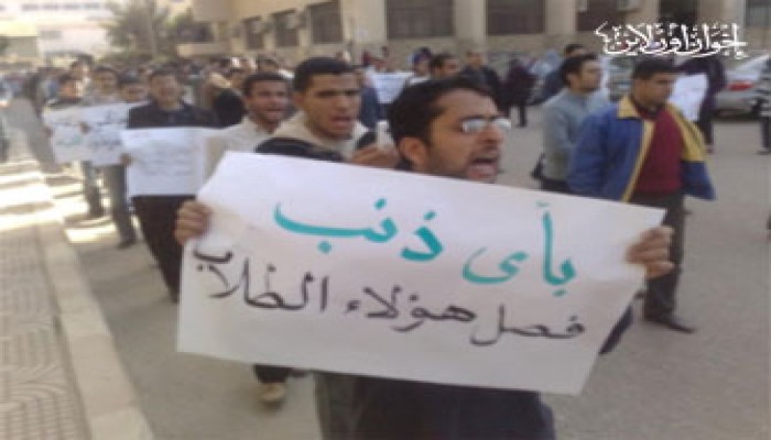 طلاب الزقازيق يواجهون إرهاب إدارة الجامعة