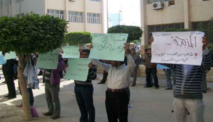 التحقيق مع 84 طالبًا بالزقازيق.. إدارة الجامعة تمارس الإرهاب!
