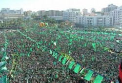 مئات الآلاف في ذكرى انطلاقة حماس.. وخطبة لهنية
