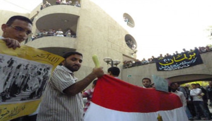 طلاب مصر يُحمِّلون "الوطني" مسئولية تزوير إرادة الشعب